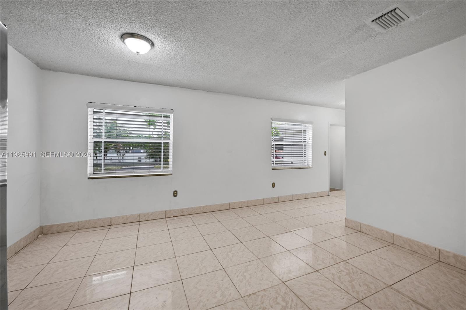 210 E 59th St, Hialeah, FL 33013 — zdjęcie 5