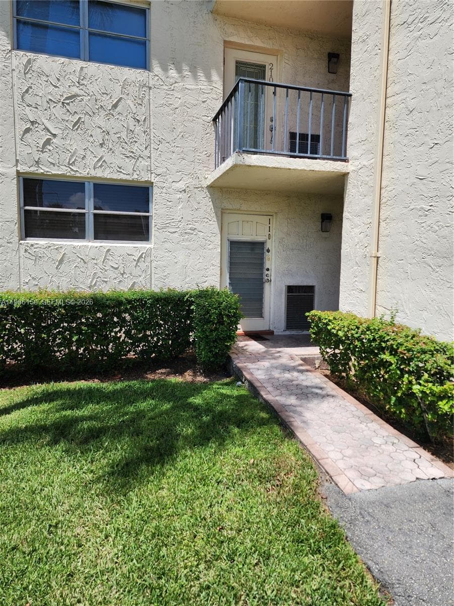681 S Hollybrook Dr # 110, Pembroke Pines, FL 33025