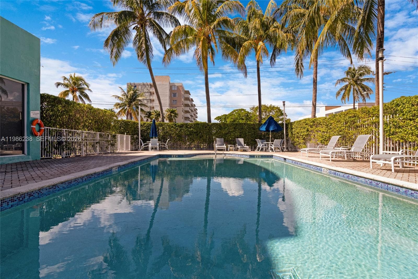 1555 N Treasure Dr # 205, North Bay Village, FL 33141 — zdjęcie 2