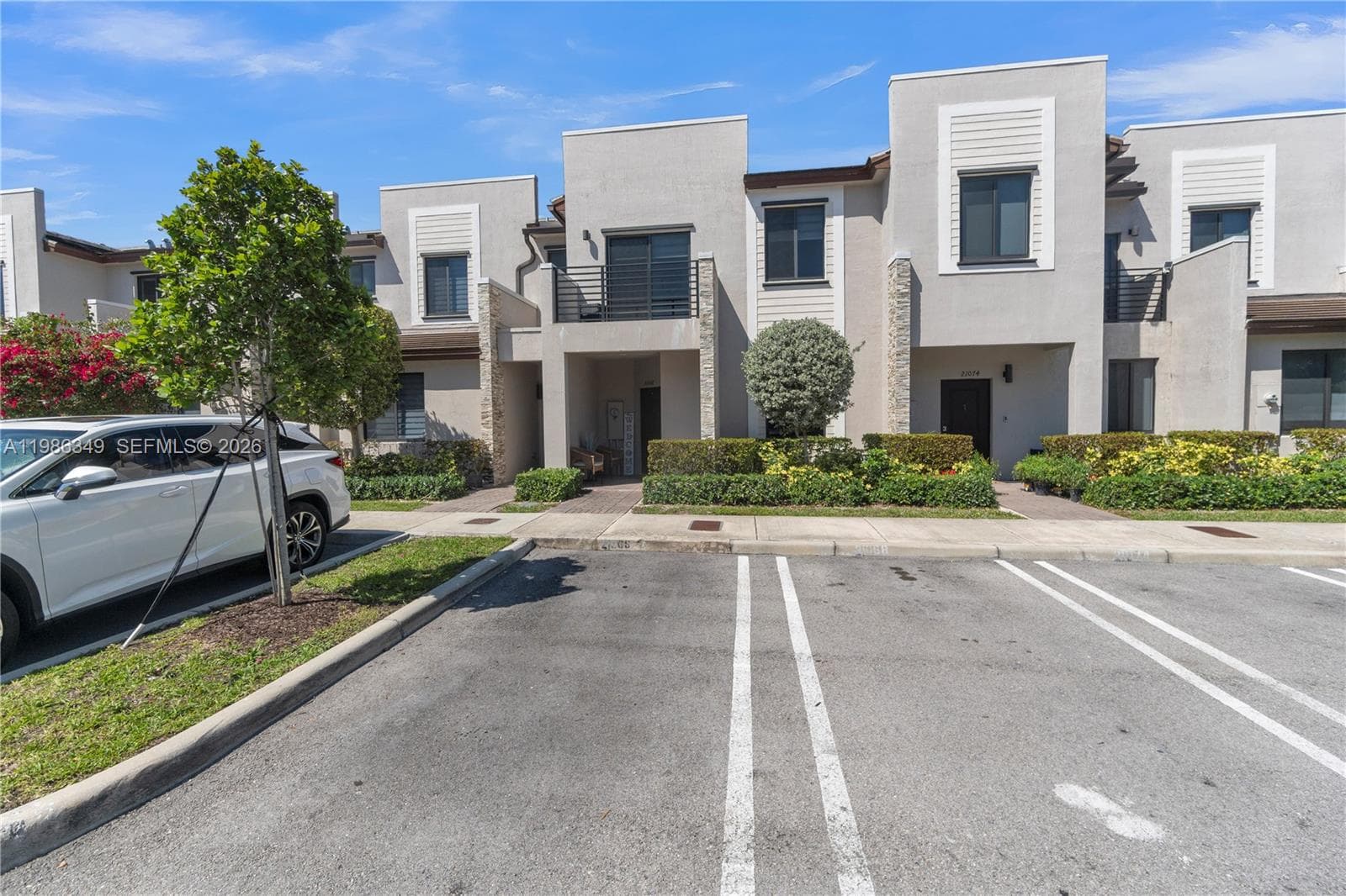 21068 NE 8th Ave, Miami, FL 33179 — zdjęcie 4