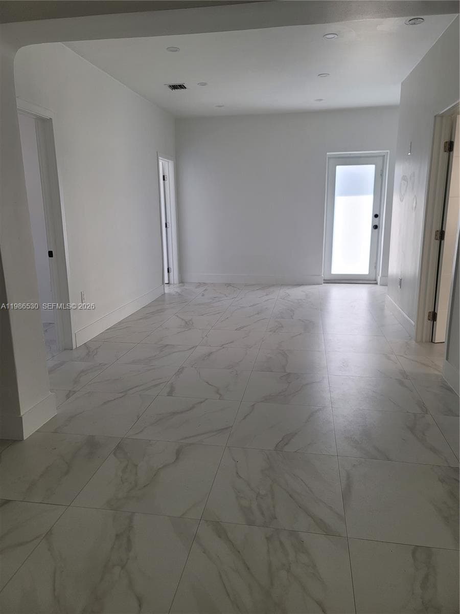 1975 NW 24th Ct, Miami, FL 33125 — zdjęcie 2