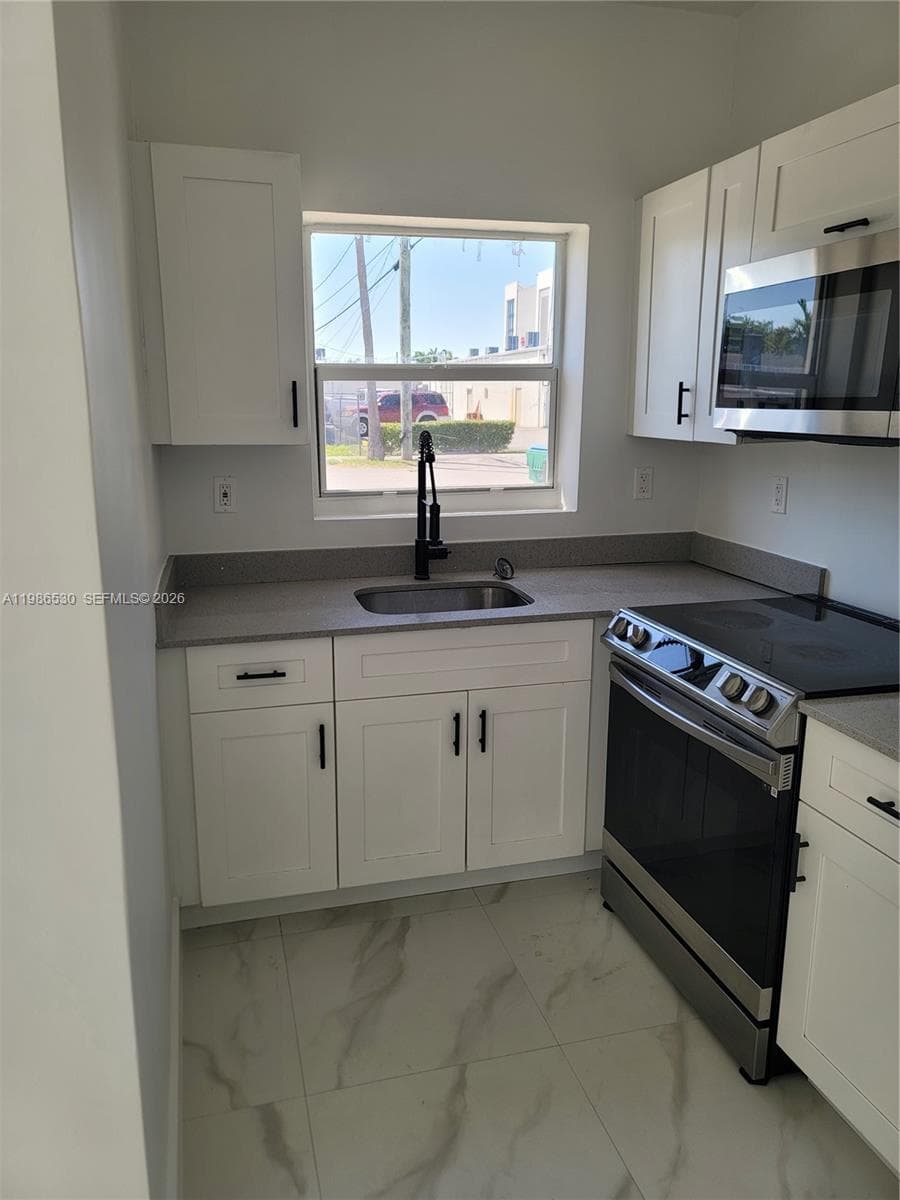1975 NW 24th Ct, Miami, FL 33125 — zdjęcie 5