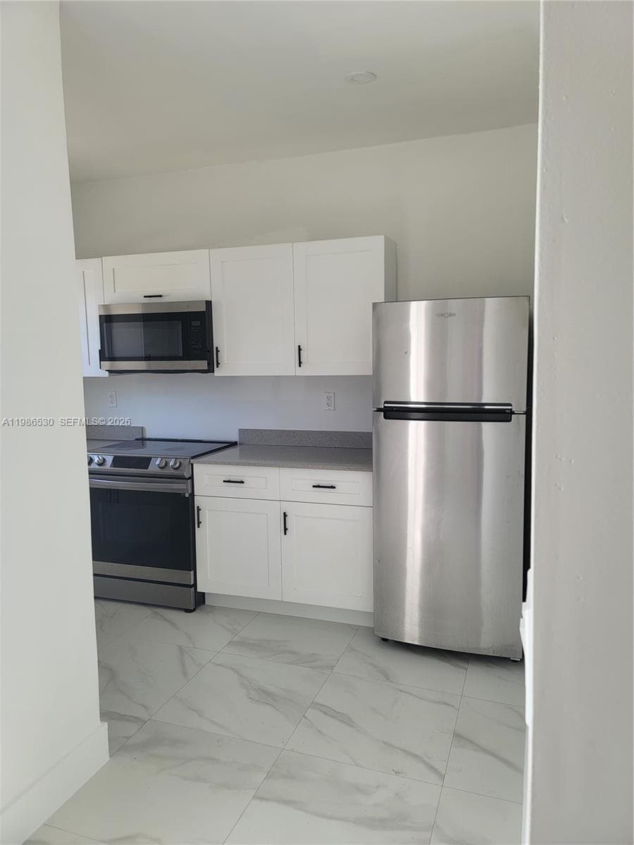 1975 NW 24th Ct, Miami, FL 33125 — zdjęcie 4