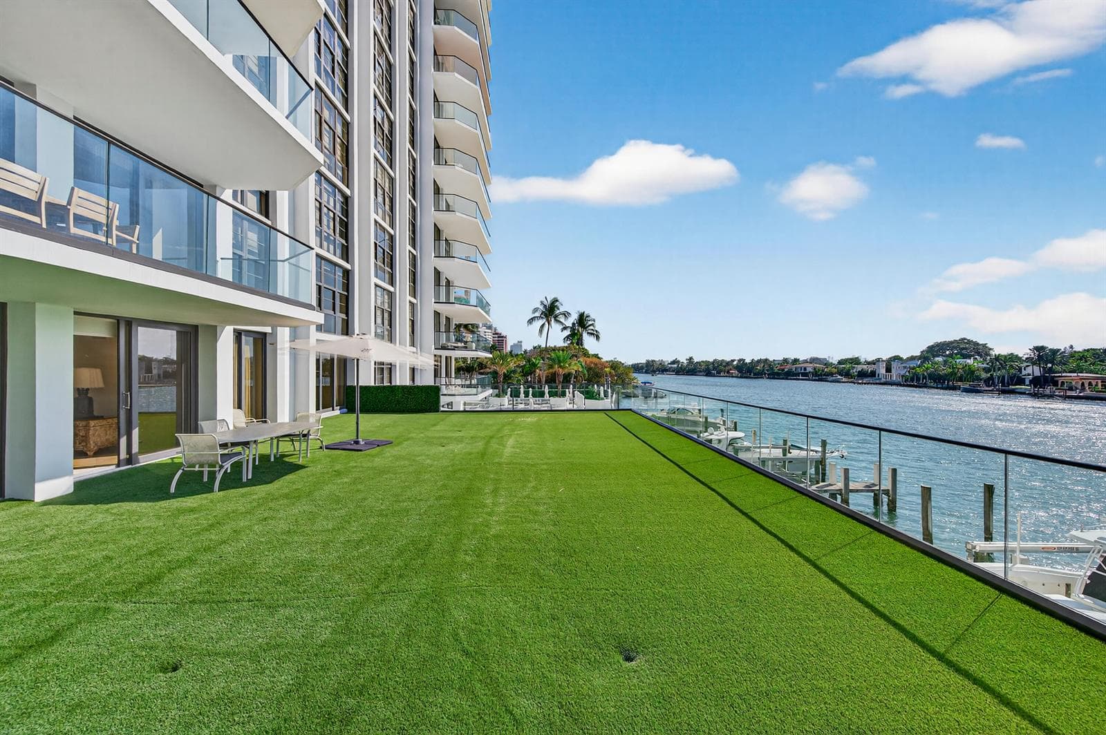 5500 Collins Avenue # 302, Miami Beach, FL 33140 — zdjęcie 2