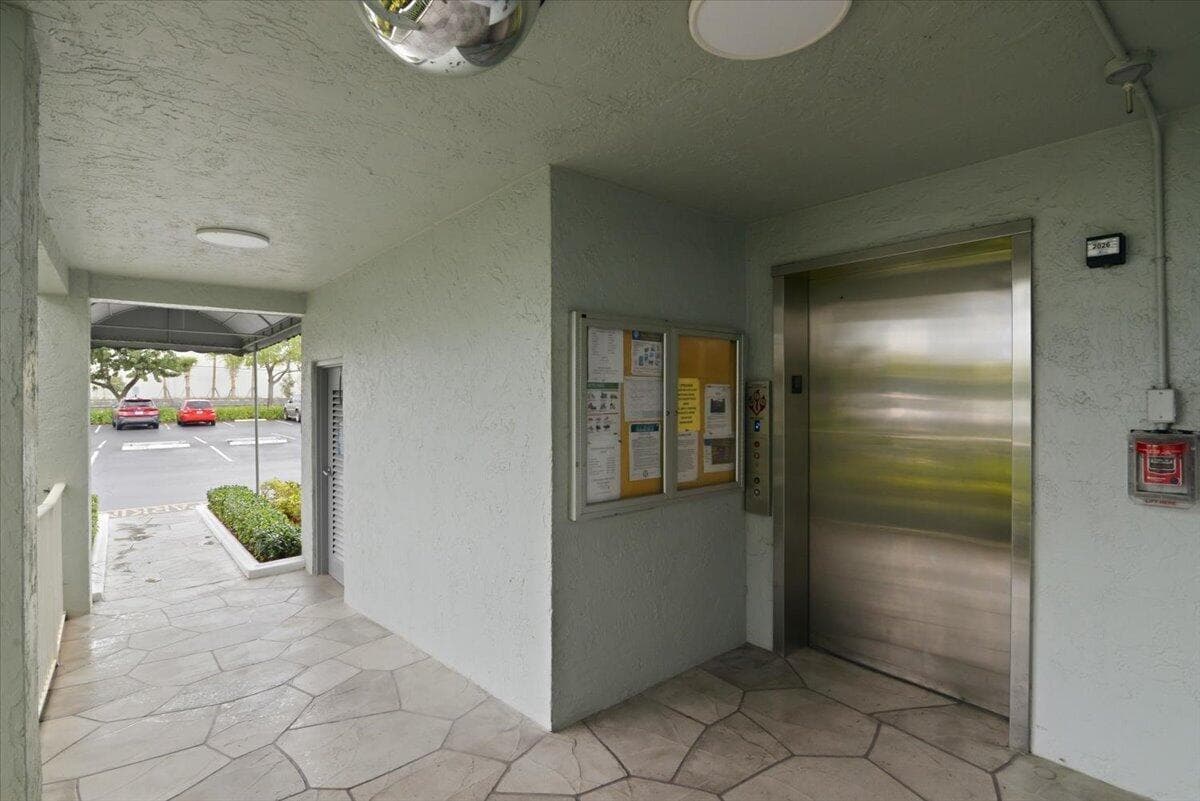 2220 N Cypress Bend Drive # 410, Pompano Beach, FL 33069 — zdjęcie 2