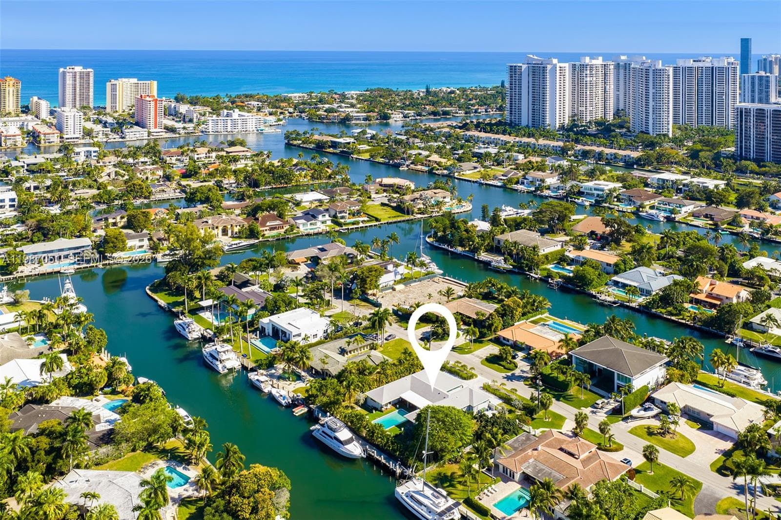 424 Alamanda Dr, Hallandale Beach, FL 33009 — zdjęcie 3