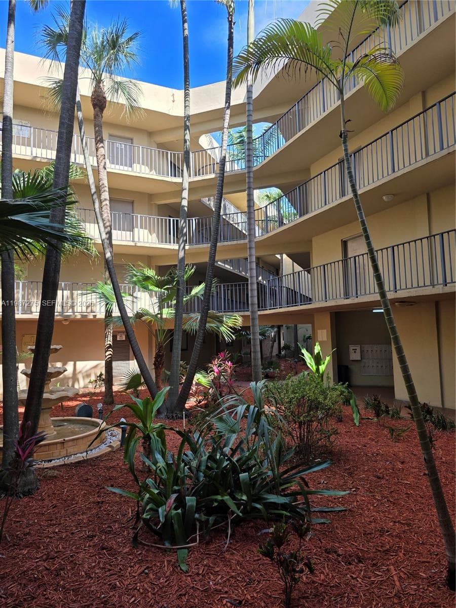 8615 NW 8th St # 319, Miami, FL 33126 — zdjęcie 4