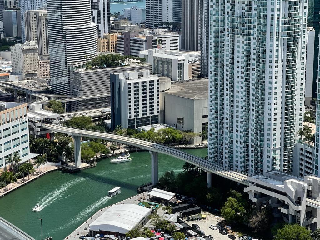 88 SW 7th St # 3609, Miami, FL 33130