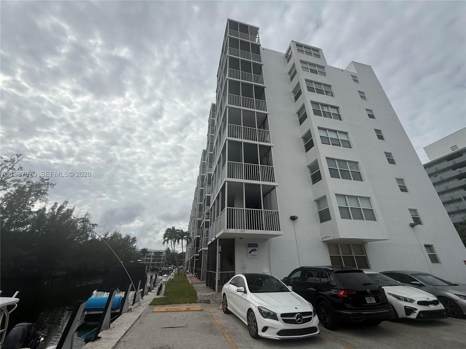 3660 NE 166th St # 415, North Miami Beach, FL 33160 — zdjęcie 2