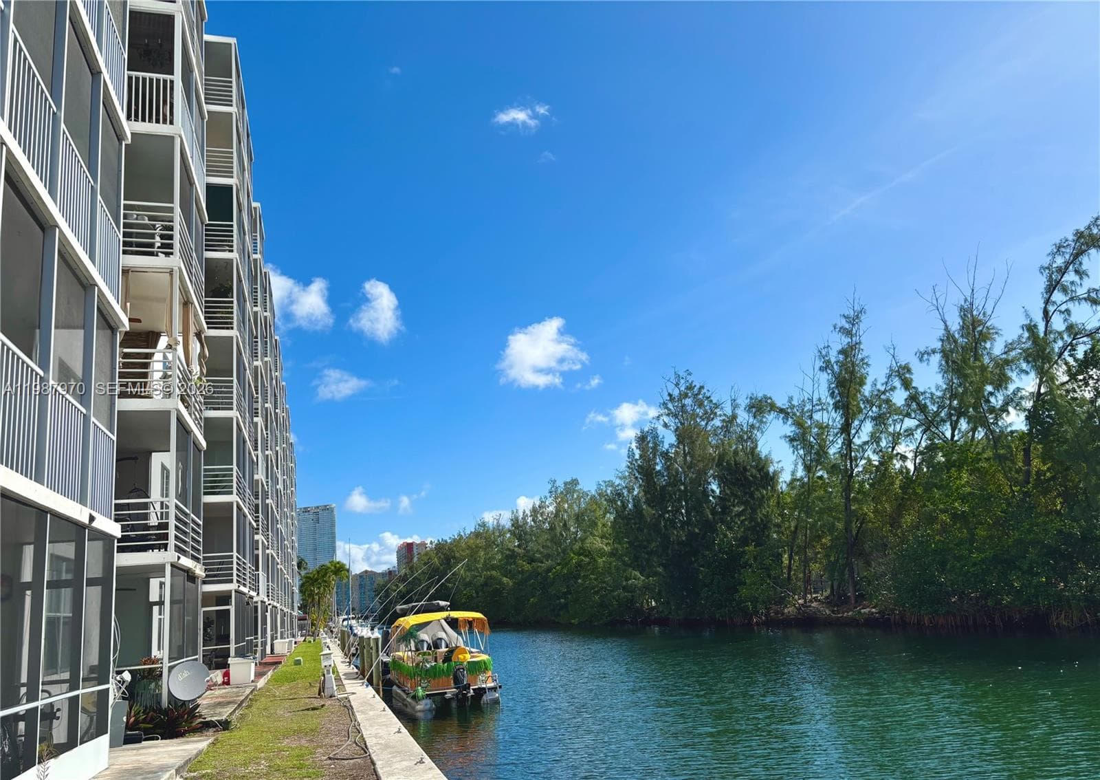 3660 NE 166th St # 415, North Miami Beach, FL 33160 — zdjęcie 3
