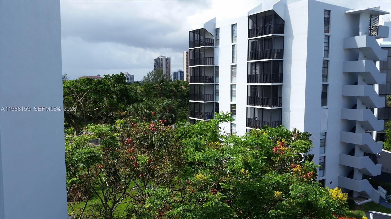 3475 N Country Club Dr # 202, Aventura, FL 33180