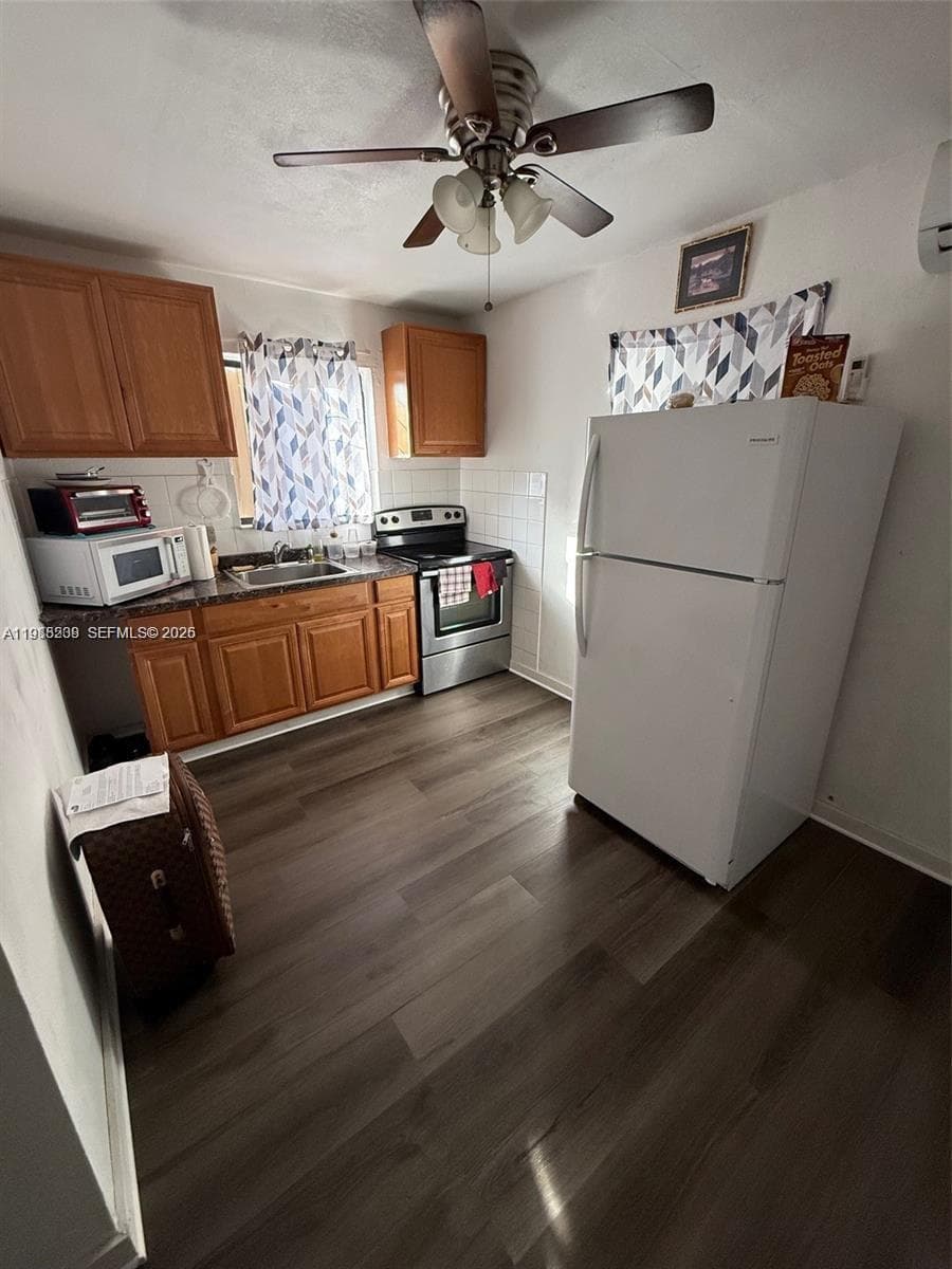 551-553 NE 133rd St, North Miami, FL 33161 — zdjęcie 5