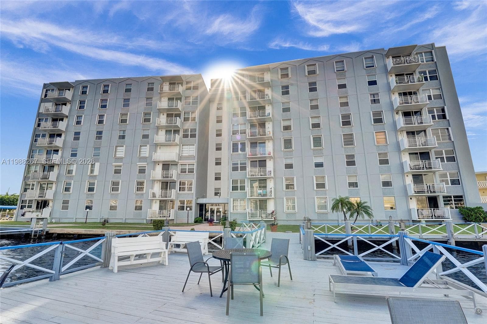 430 Golden Isles Dr # 201, Hallandale Beach, FL 33009 — zdjęcie 3