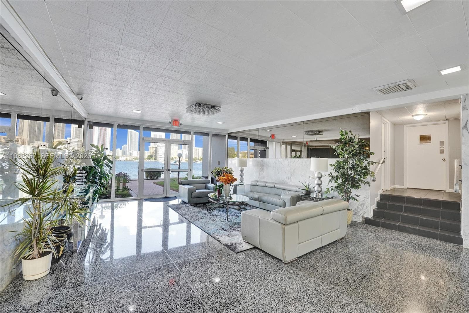430 Golden Isles Dr # 201, Hallandale Beach, FL 33009 — zdjęcie 4