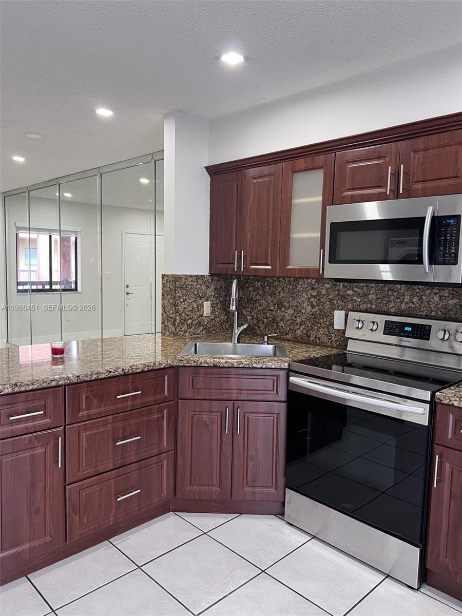 5480 W 21st Ct # 404, Hialeah, FL 33016 — zdjęcie 2