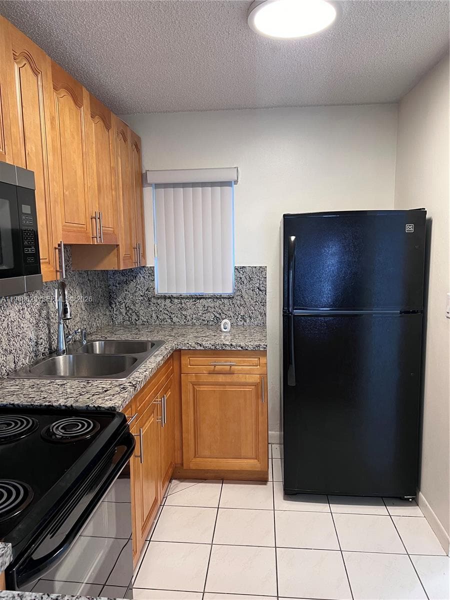 2750 W 76th St # 208, Hialeah, FL 33016 — zdjęcie 2
