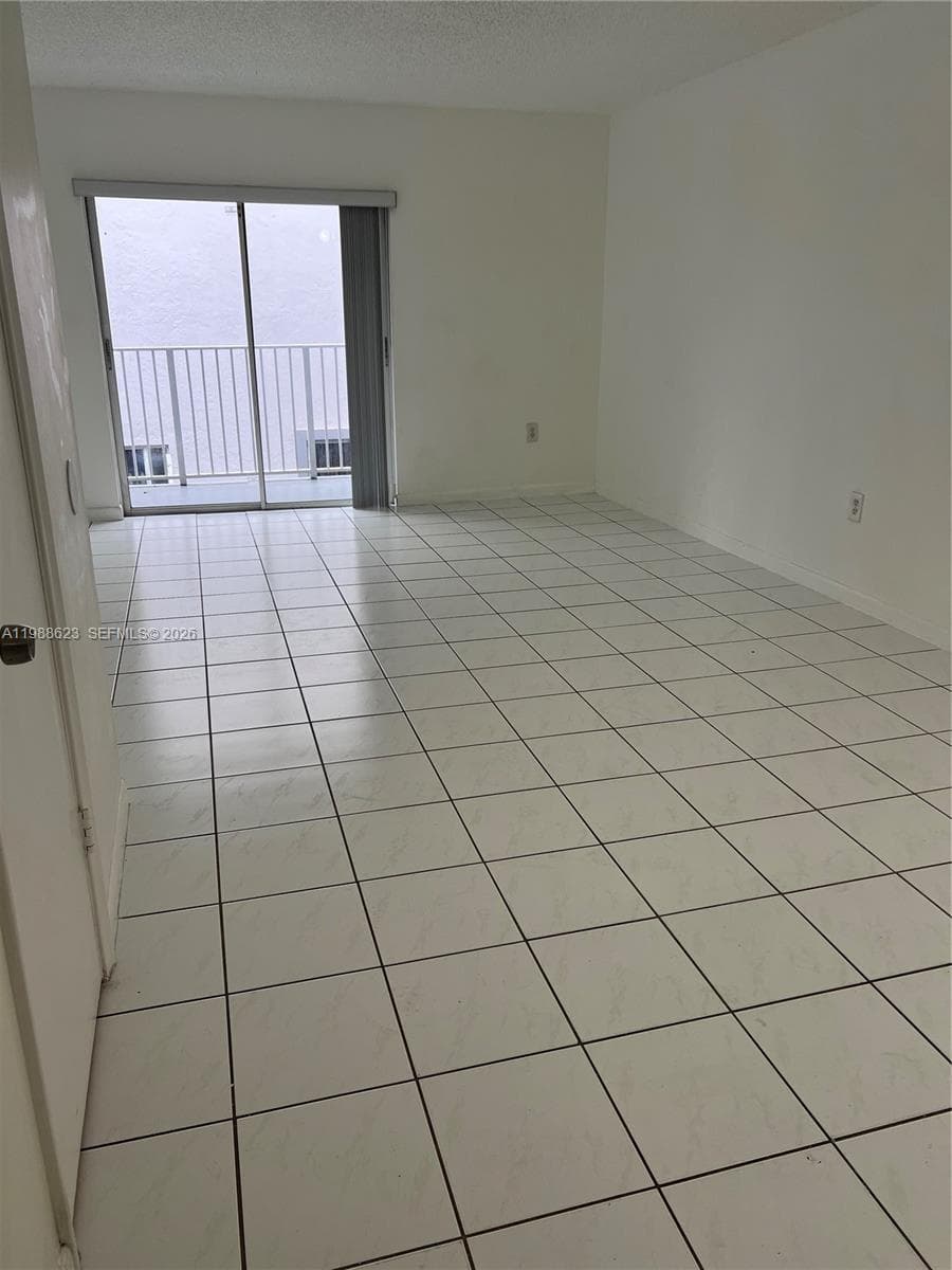 2750 W 76th St # 208, Hialeah, FL 33016 — zdjęcie 4