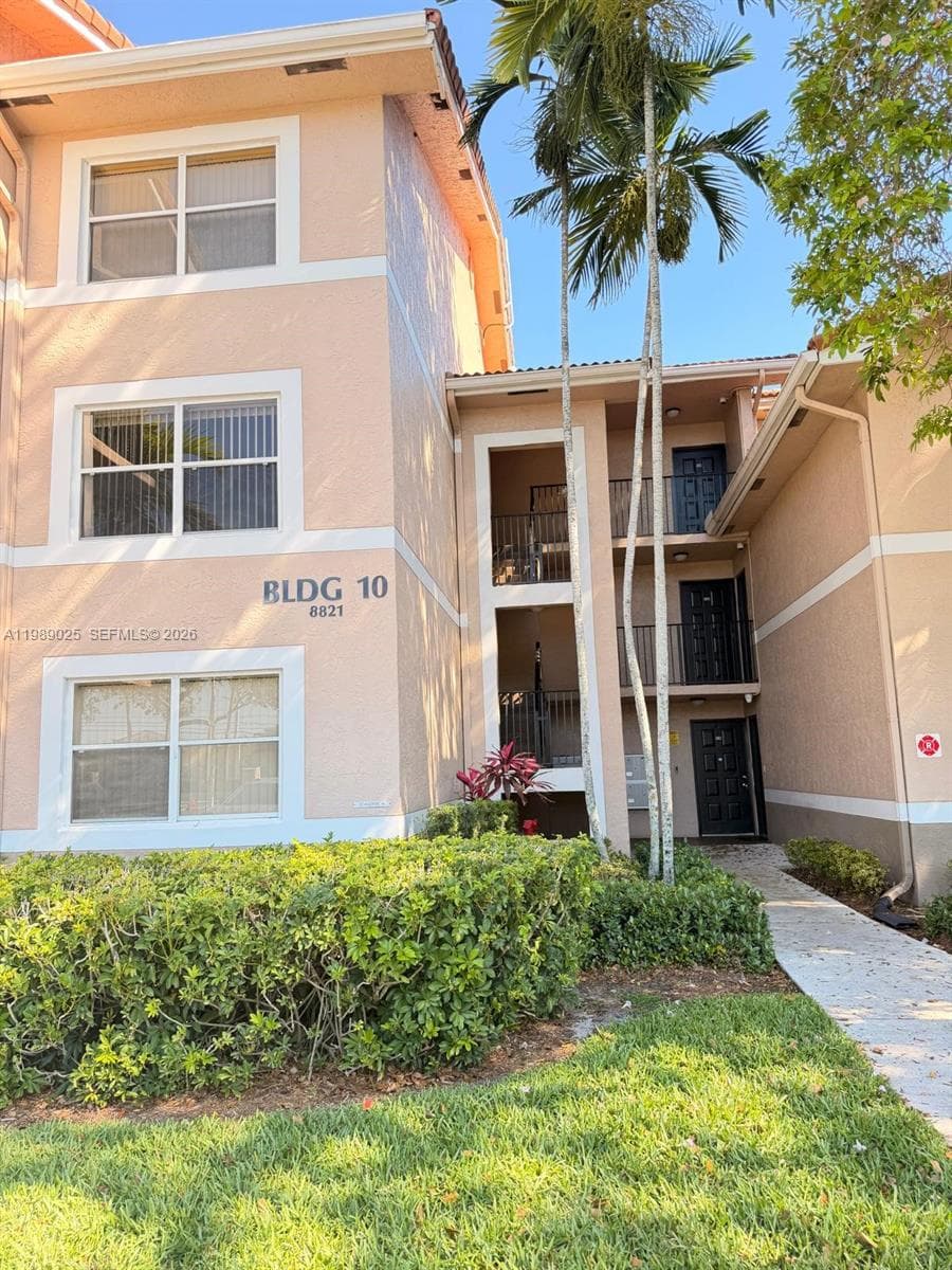 8821 Wiles Rd # 108, Coral Springs, FL 33067