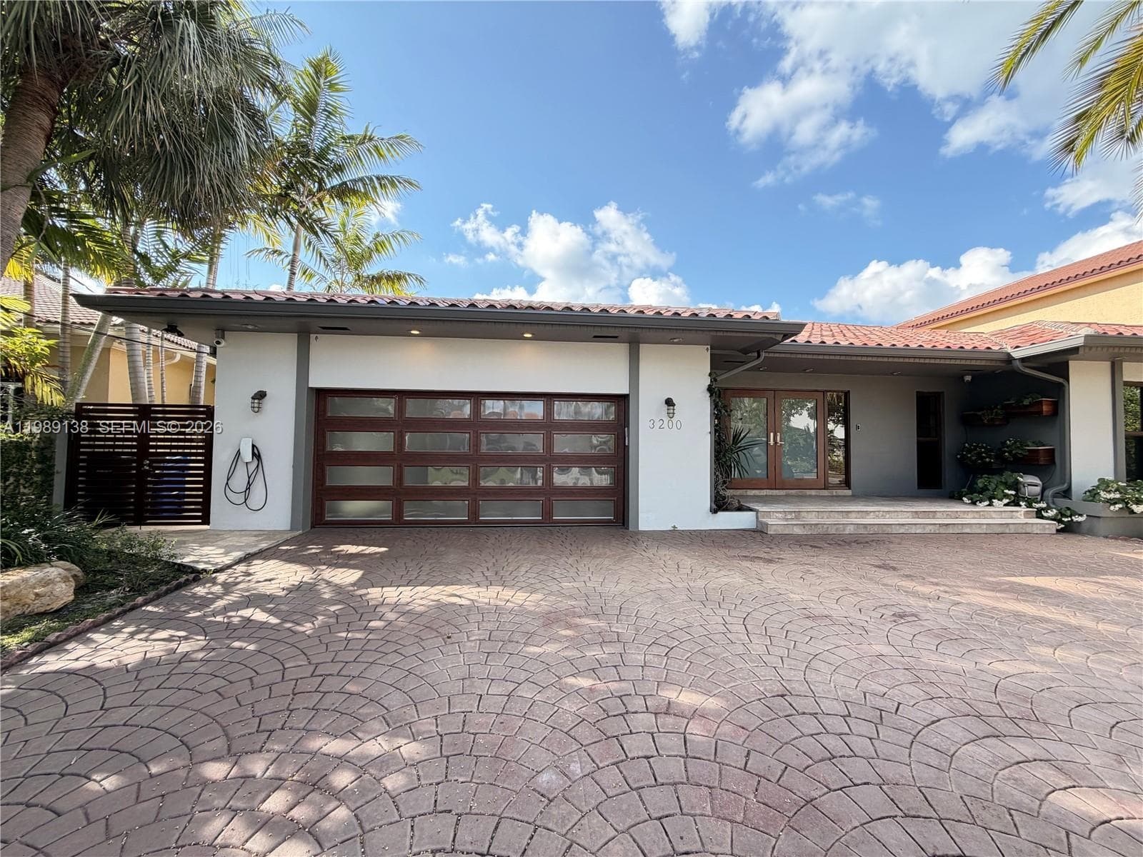3200 NE 165th St, North Miami Beach, FL 33160 — zdjęcie 2
