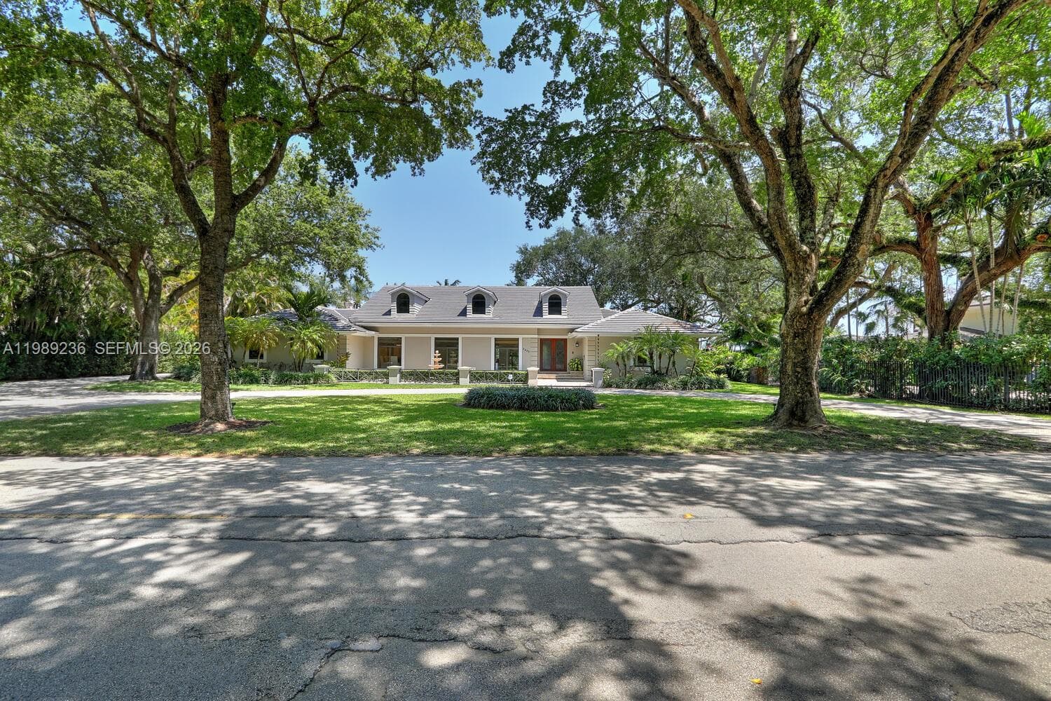3425 Alhambra Cir, Coral Gables, FL 33134 — zdjęcie 4