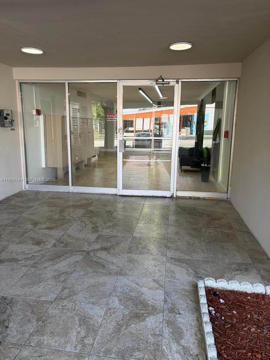 16410 Miami Dr # 504, North Miami Beach, FL 33162 — zdjęcie 2
