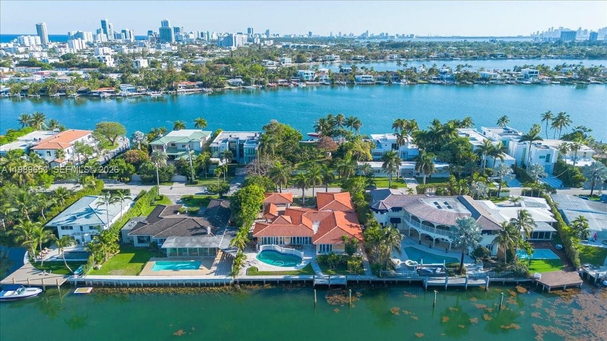 1249 Biscaya Dr, Surfside, FL 33154 — zdjęcie 2