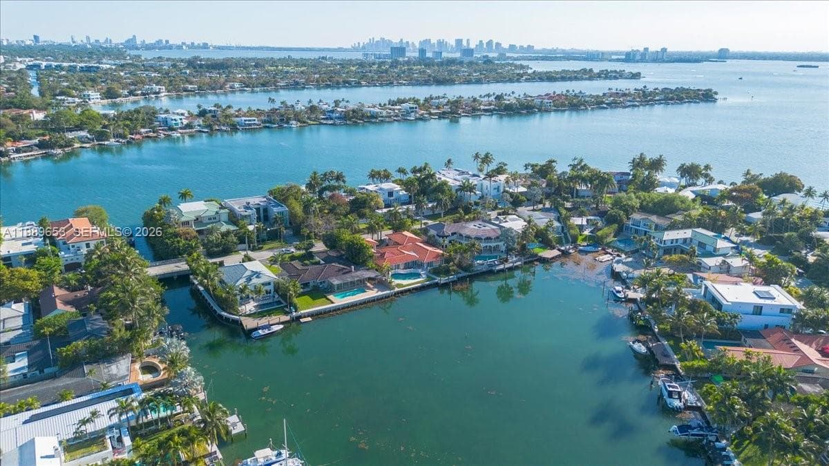 1249 Biscaya Dr, Surfside, FL 33154 — zdjęcie 3