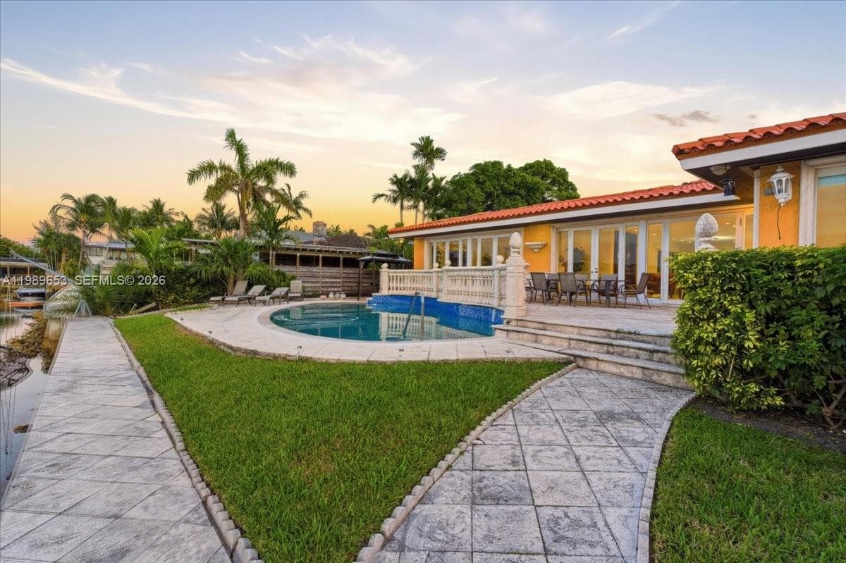 1249 Biscaya Dr, Surfside, FL 33154 — zdjęcie 4
