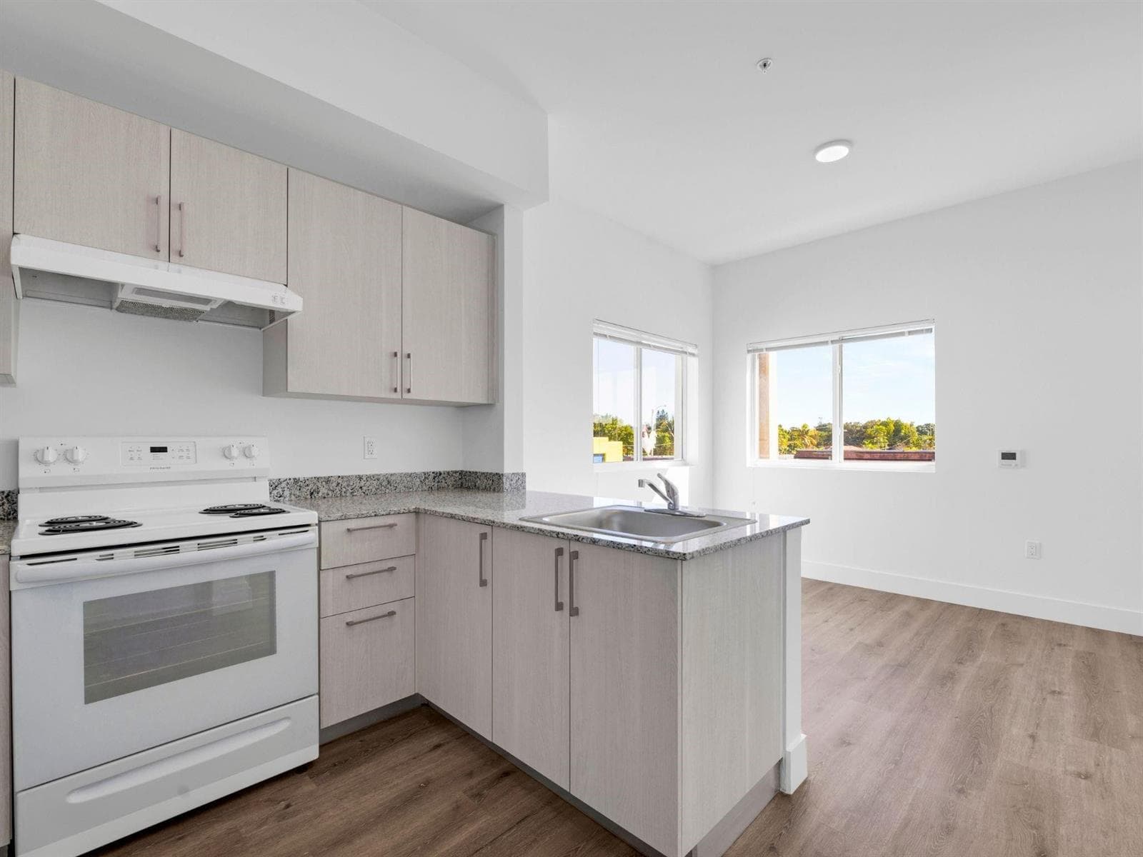 2130 NW 37th Street, Miami, FL 33142 — zdjęcie 4