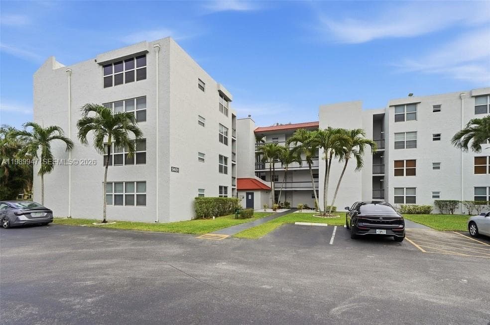 9421 Evergreen Pl # 103, Davie, FL 33324