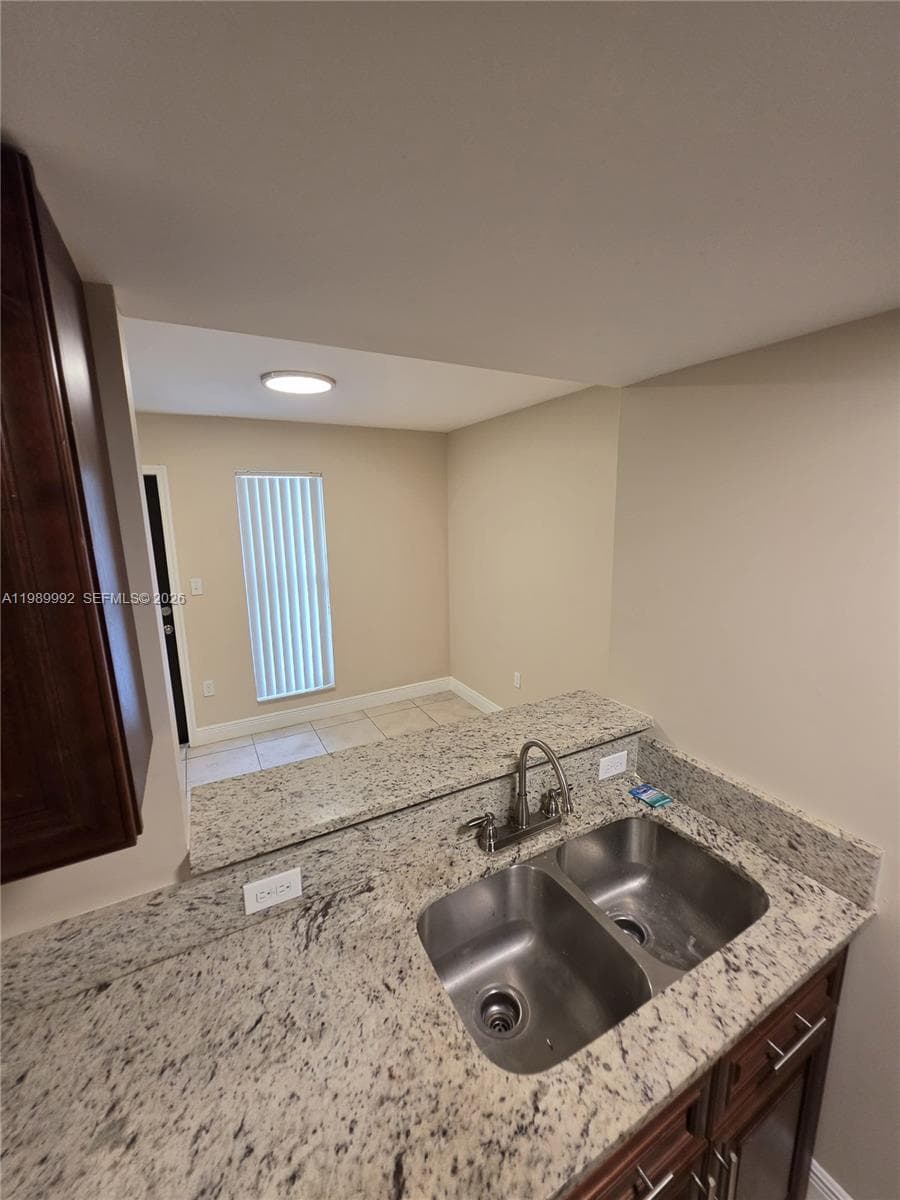 1990 NW 4th Ct # 7, Miami, FL 33136 — zdjęcie 4