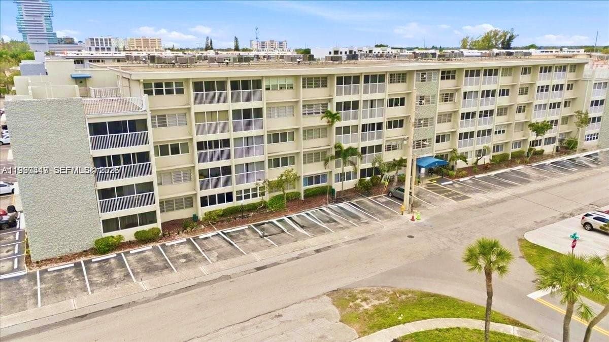 330 SE 2nd St # 101G, Hallandale Beach, FL 33009 — zdjęcie 3