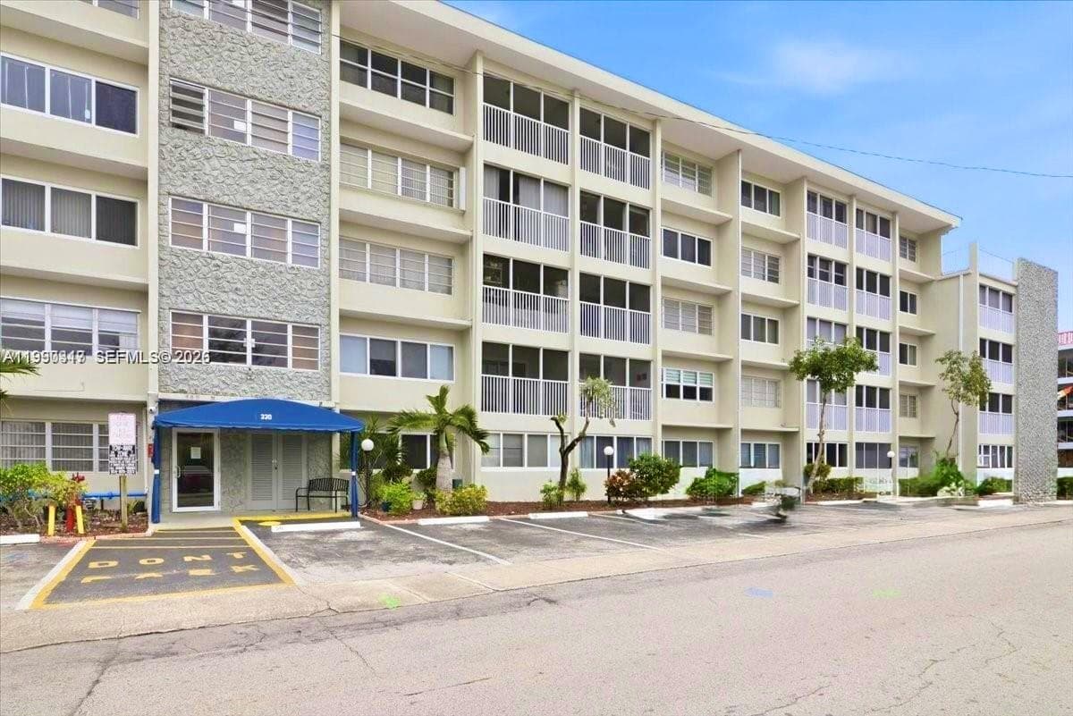 330 SE 2nd St # 101G, Hallandale Beach, FL 33009 — zdjęcie 4