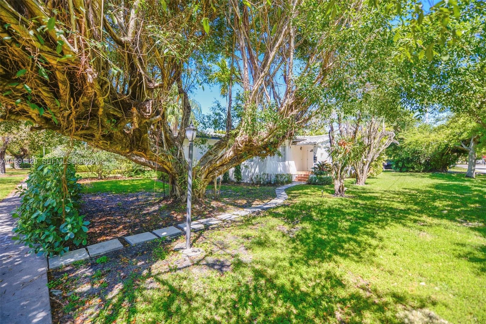 1201 Obispo Ave, Coral Gables, FL 33134 — zdjęcie 2