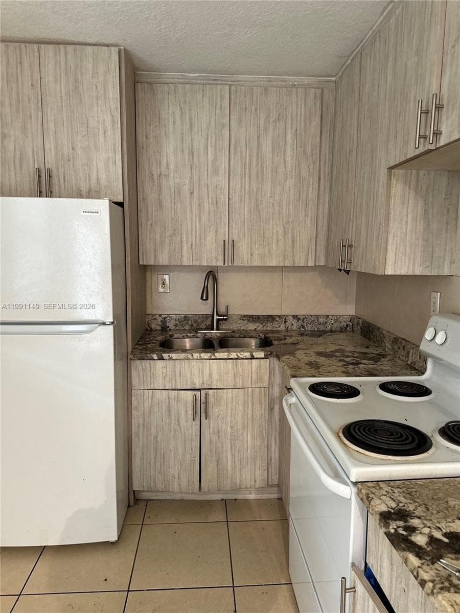 12890 NE 8th Ave # 107, North Miami, FL 33161 — zdjęcie 3