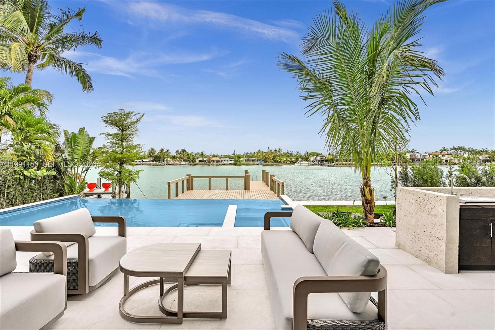 535 N Shore Dr, Miami Beach, FL 33141 — zdjęcie 2