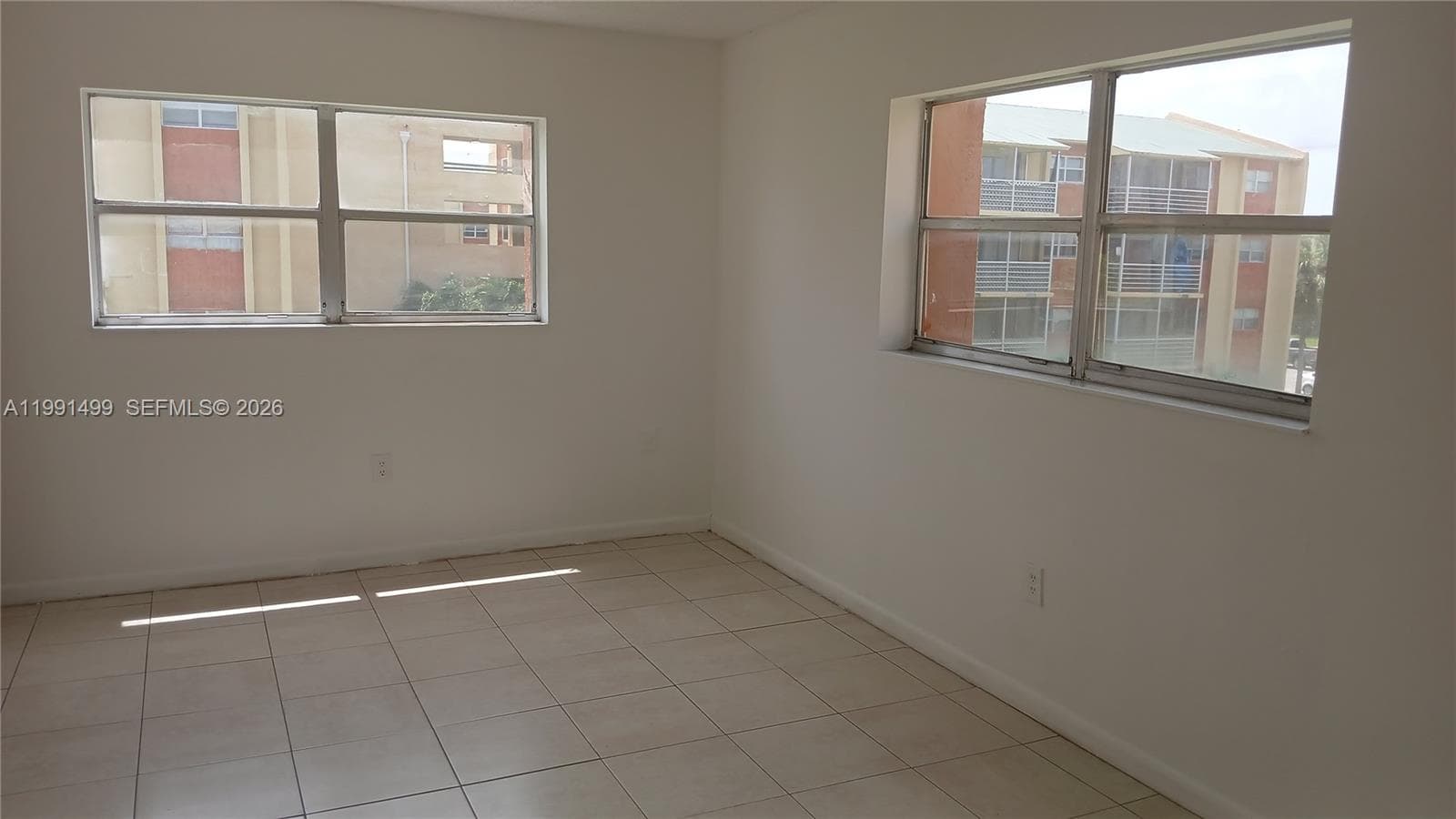 3610 NW 21st St # 313, Lauderdale Lakes, FL 33311