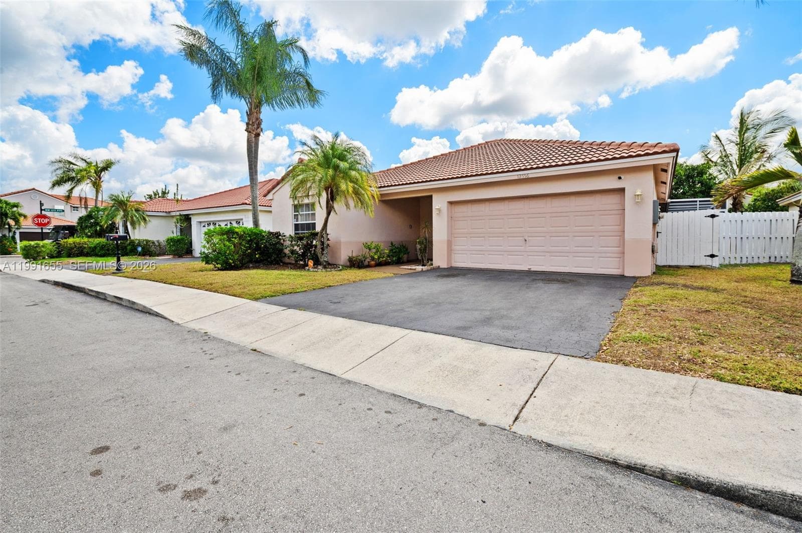 12556 NW 10th Pl, Sunrise, FL 33323 — zdjęcie 2