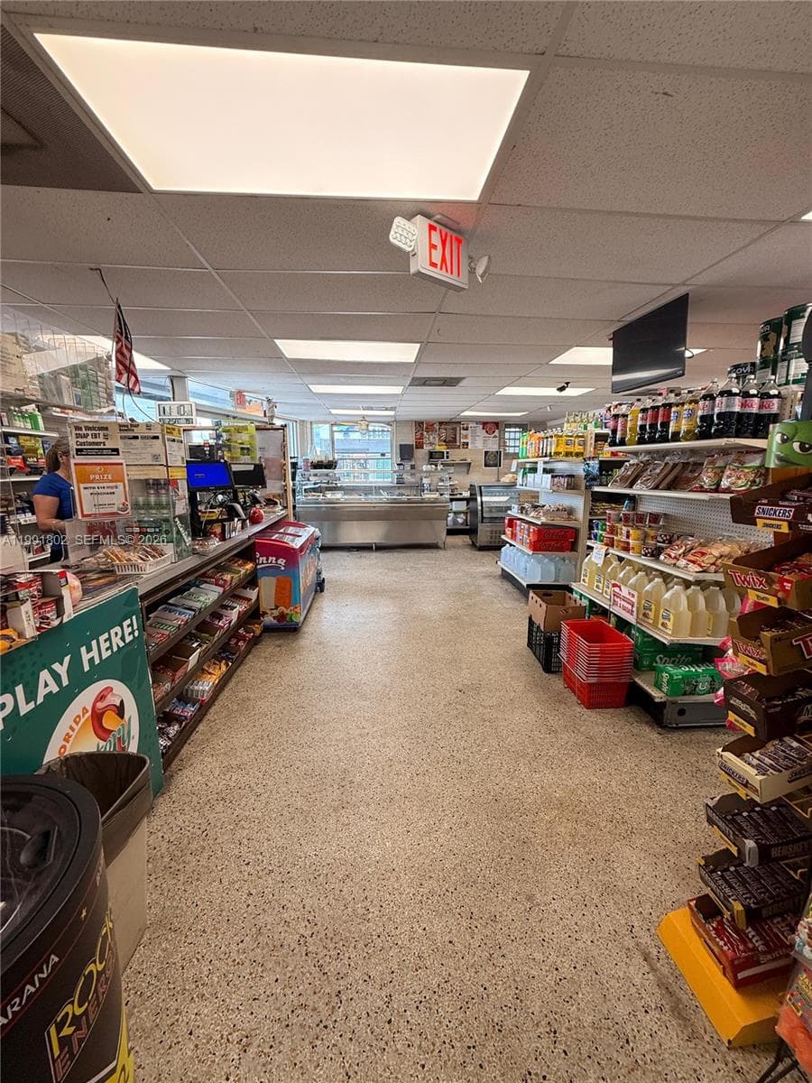 3381 NW 7th St, Miami, FL 33125 — zdjęcie 4