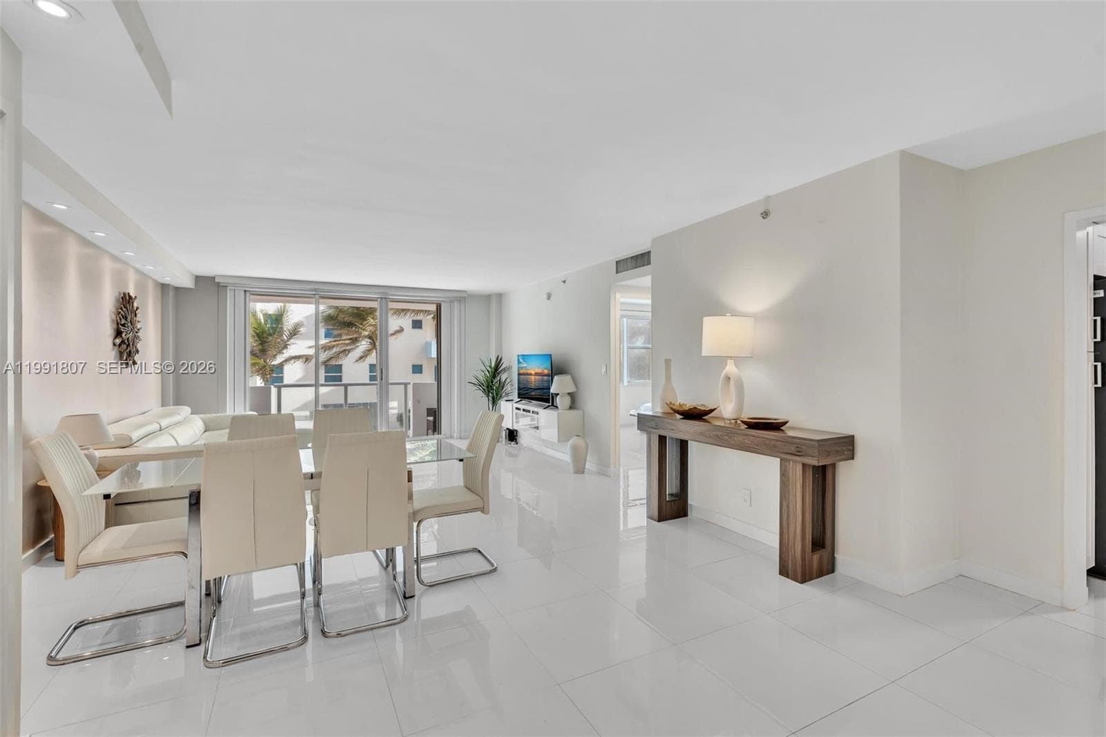 9195 Collins Ave # 303, Surfside, FL 33154 — zdjęcie 2