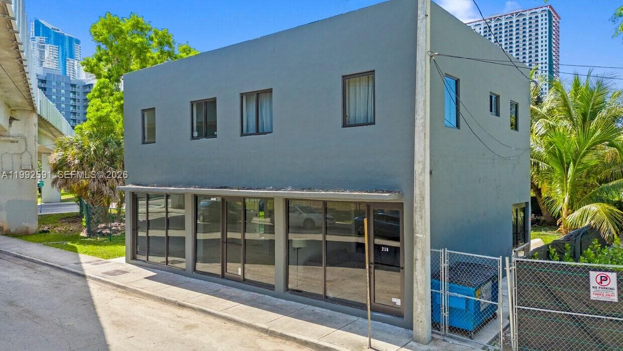 212 NW 11th St, Miami, FL 33136 — zdjęcie 2