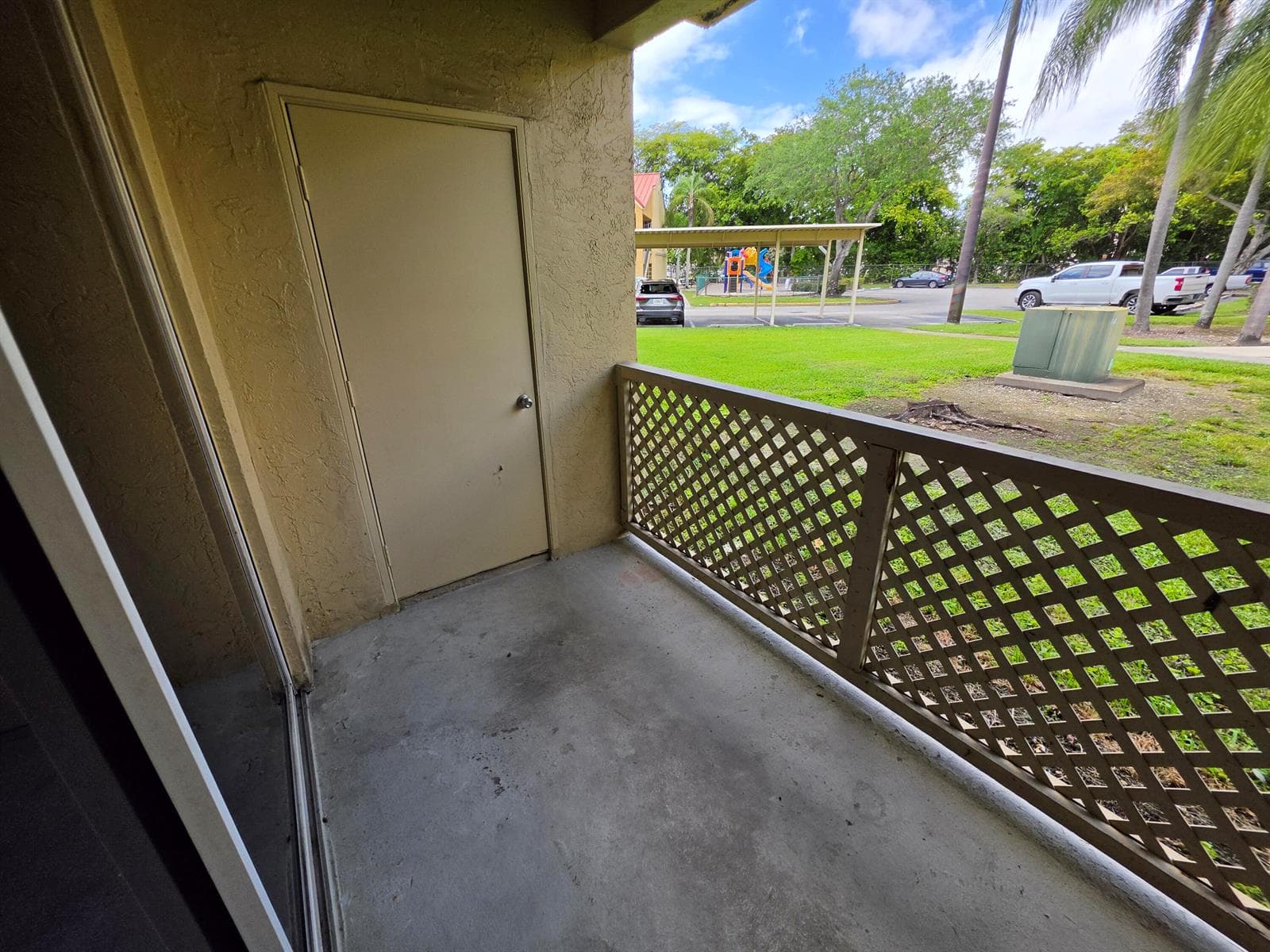 18340 NW 68th Avenue # F, Hialeah, FL 33015 — zdjęcie 2