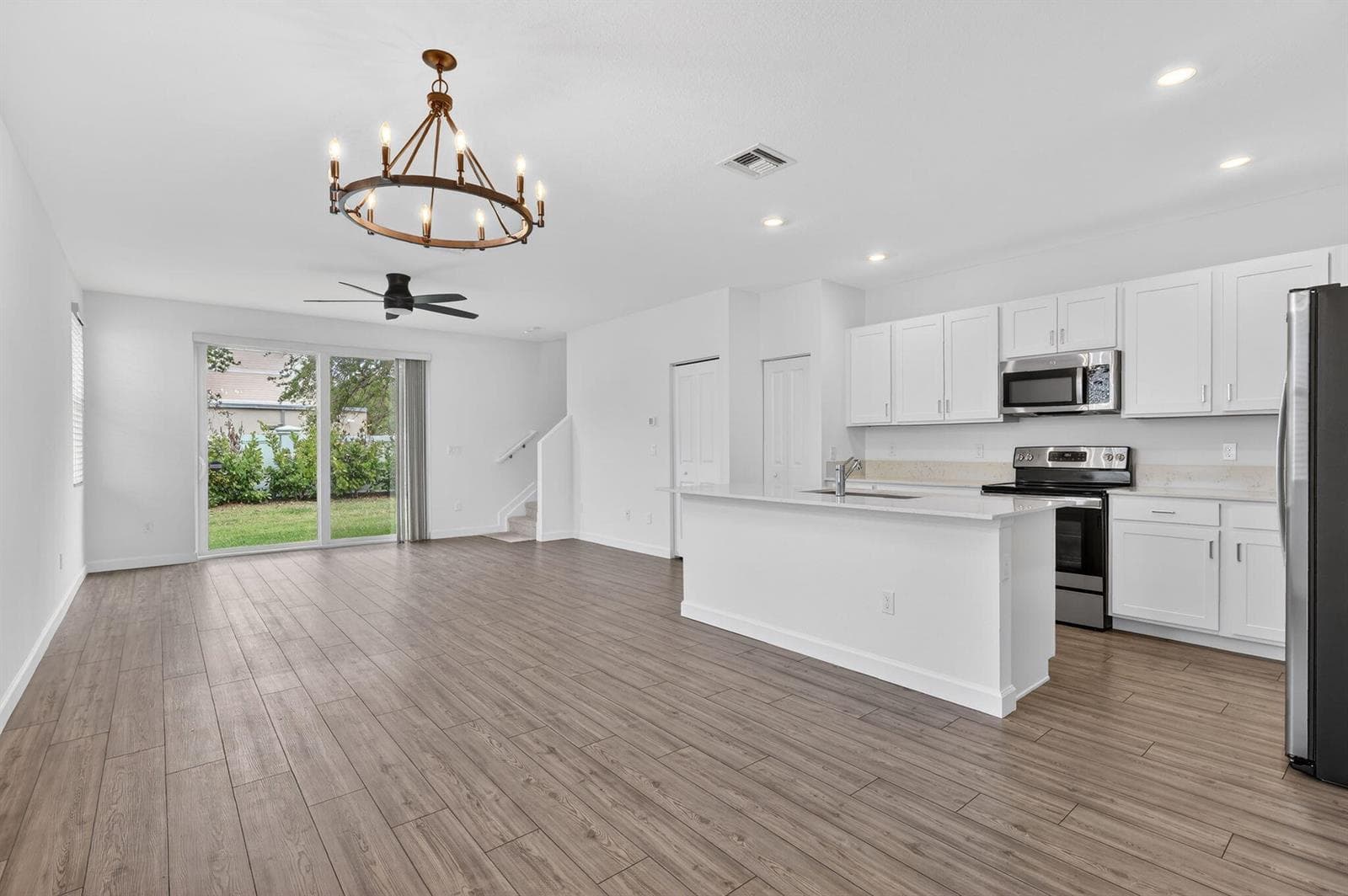 211 SE Woodbark Street, Port St. Lucie, FL 34984 — zdjęcie 2