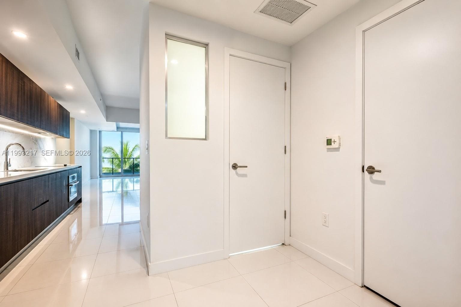 851 NE 1st Ave # 205, Miami, FL 33132 — zdjęcie 4