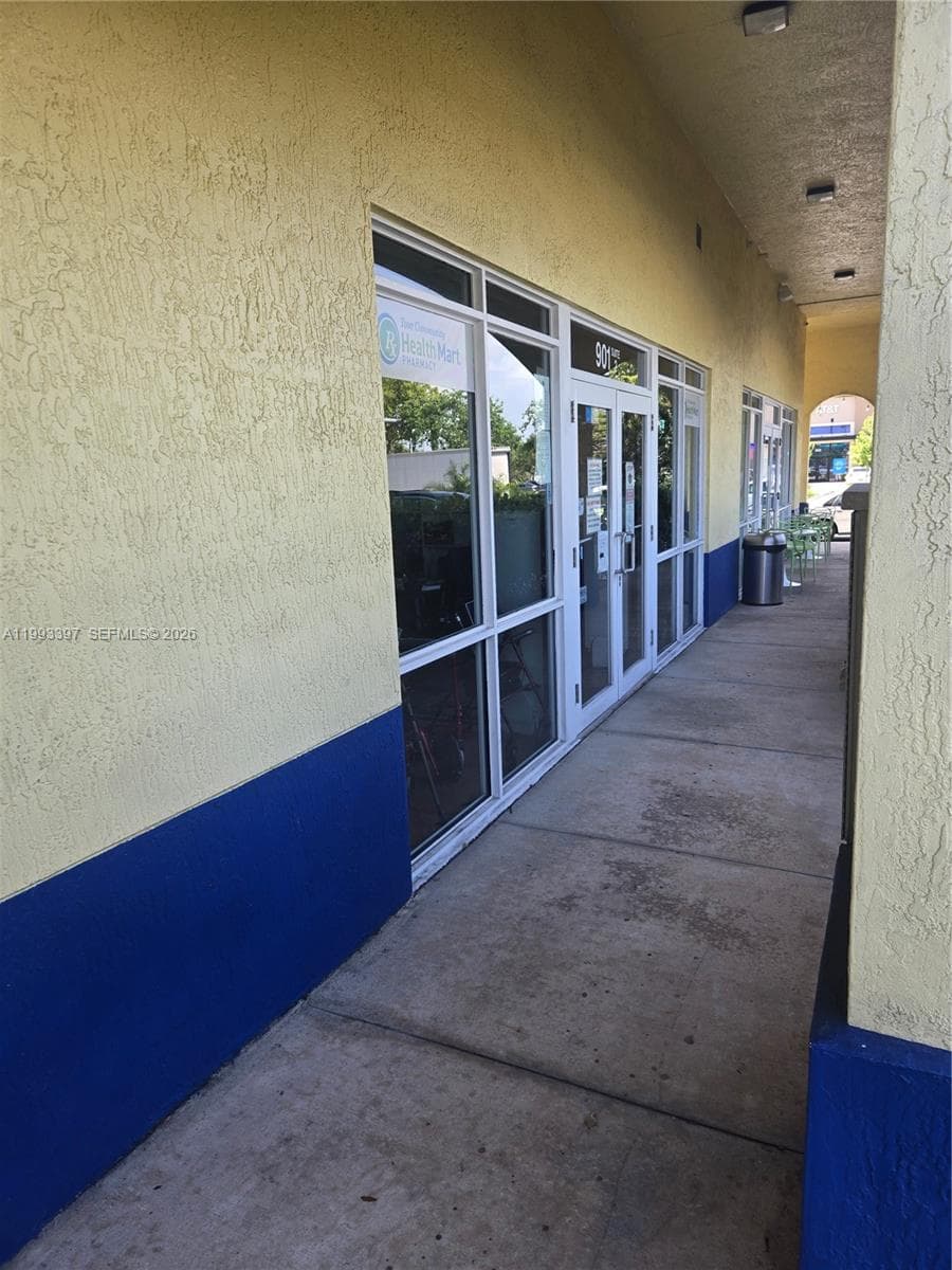 901 N Miami Beach Blvd, North Miami Beach, FL 33162 — zdjęcie 2