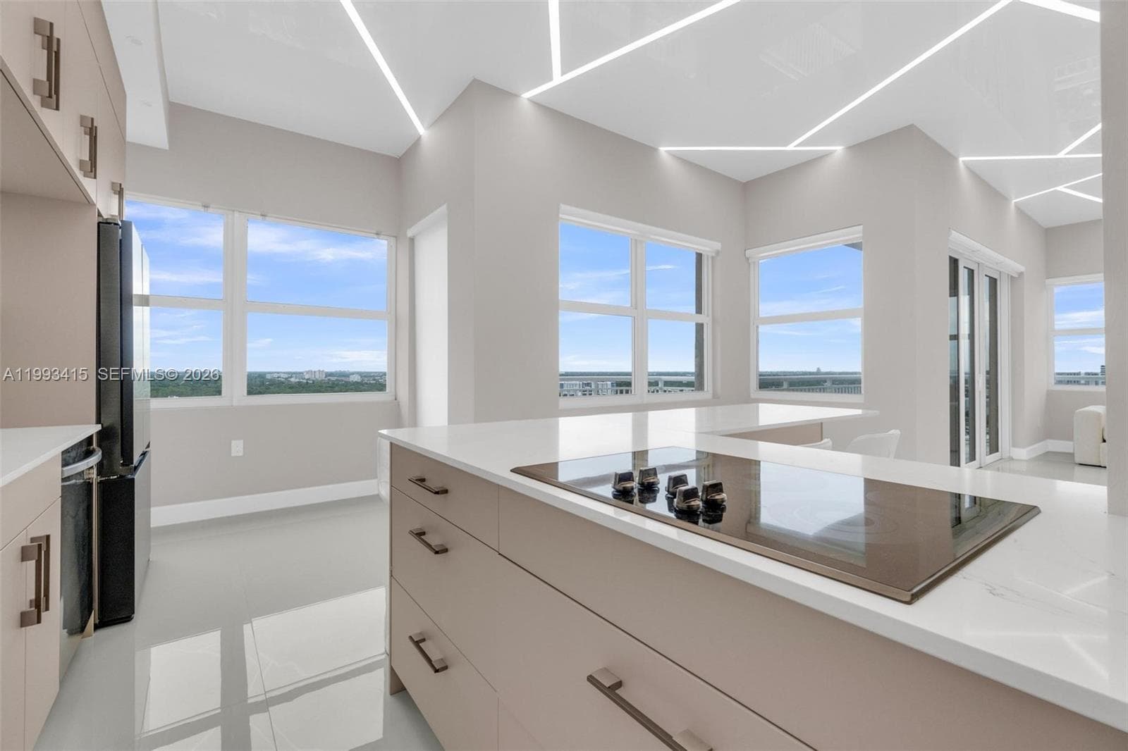 18011 Biscayne Blvd # PH04, Aventura, FL 33160 — zdjęcie 3
