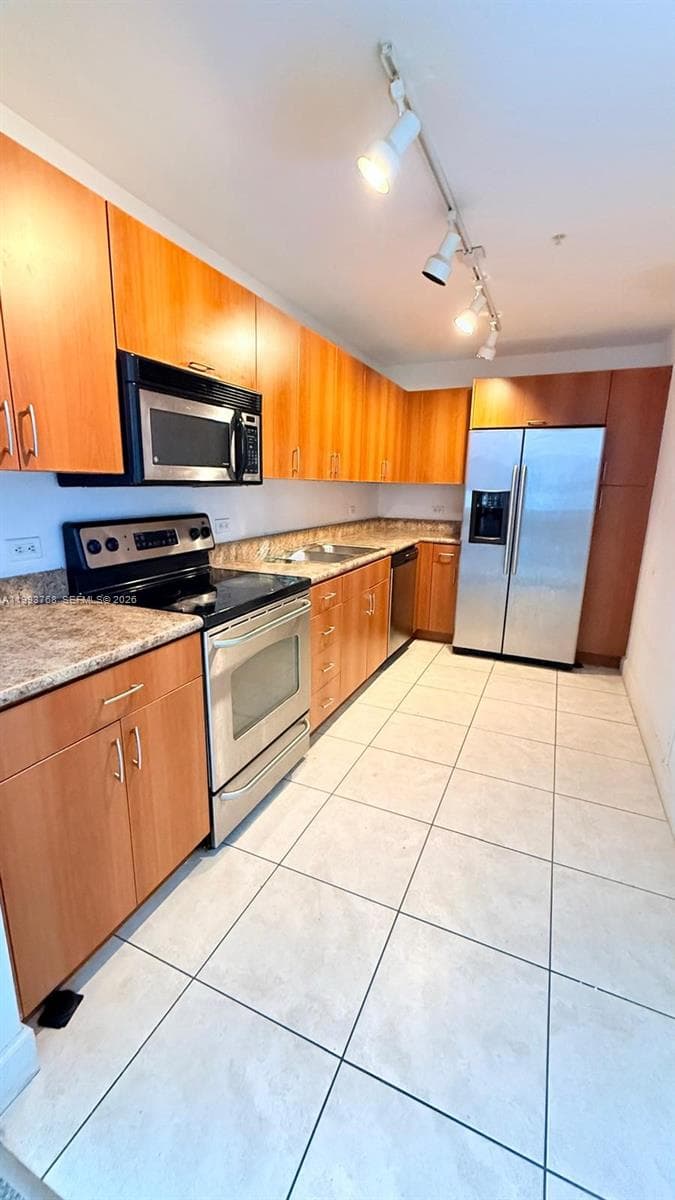 7501 E Treasure Dr # 8B, North Bay Village, FL 33141 — zdjęcie 2