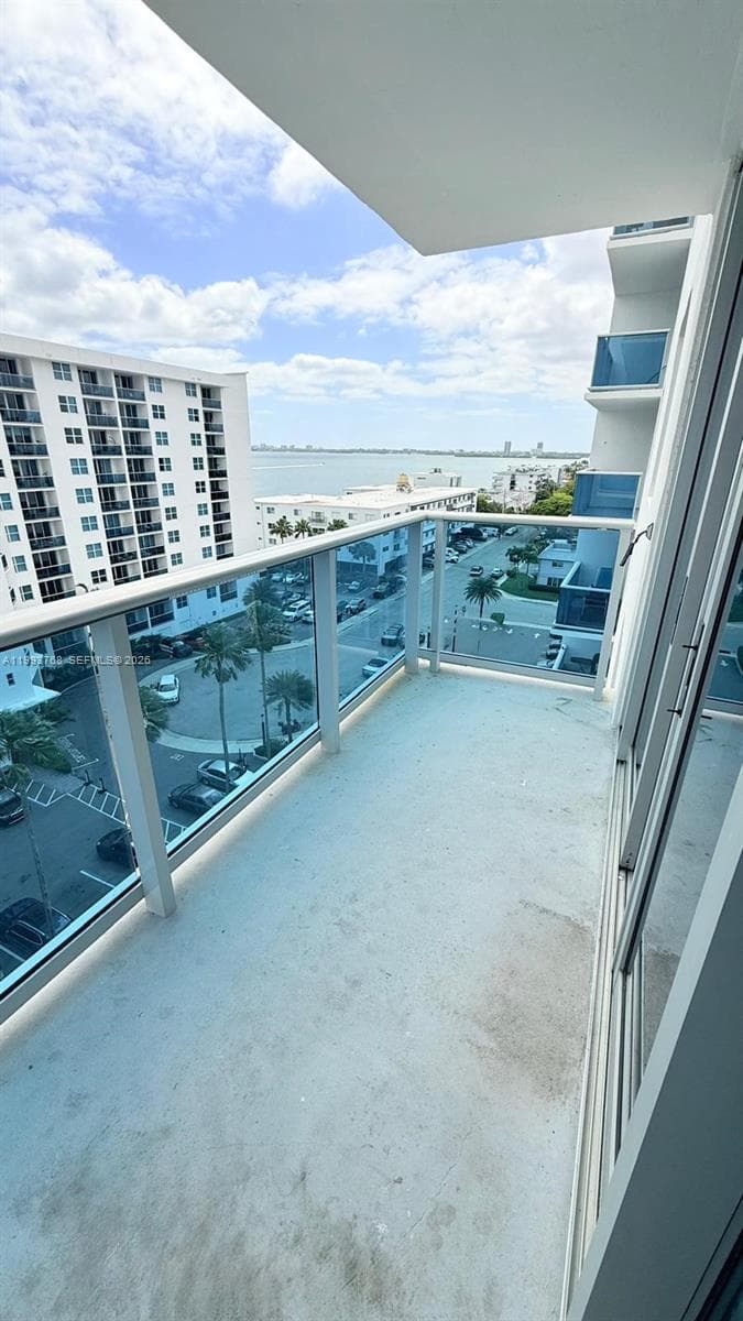 7501 E Treasure Dr # 8B, North Bay Village, FL 33141 — zdjęcie 4