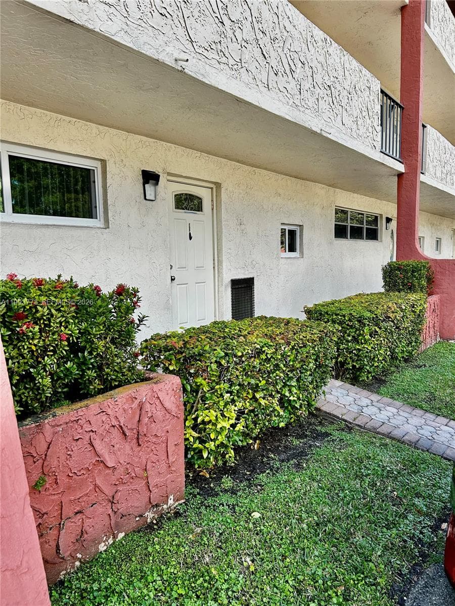 411 S Hollybrook Dr # 105, Pembroke Pines, FL 33025 — zdjęcie 2