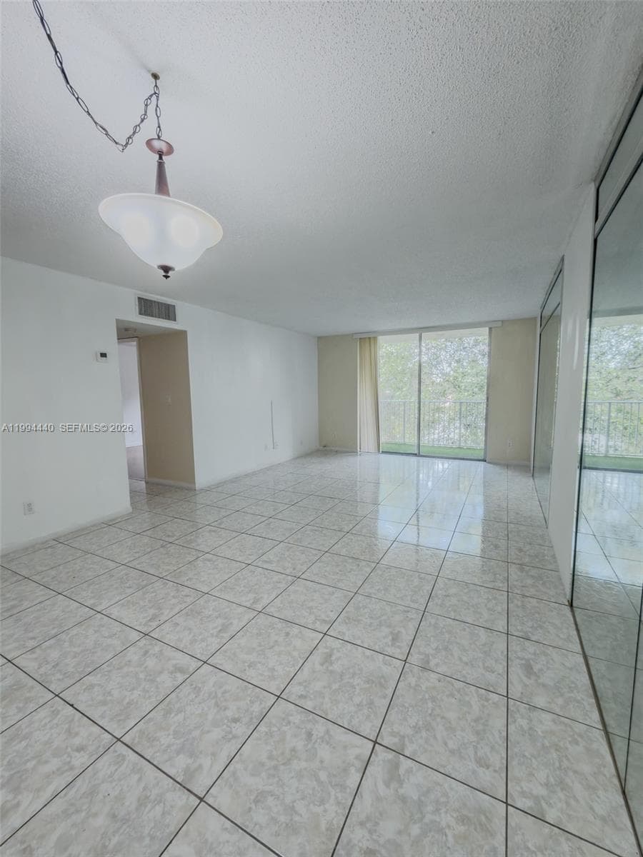 8411 NW 8th St # 301, Miami, FL 33126